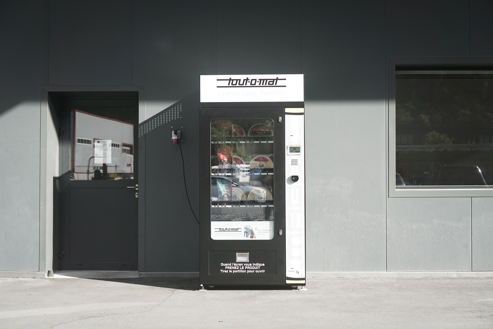 Le distributeur a fromages de la Fromagerie de Martigny.